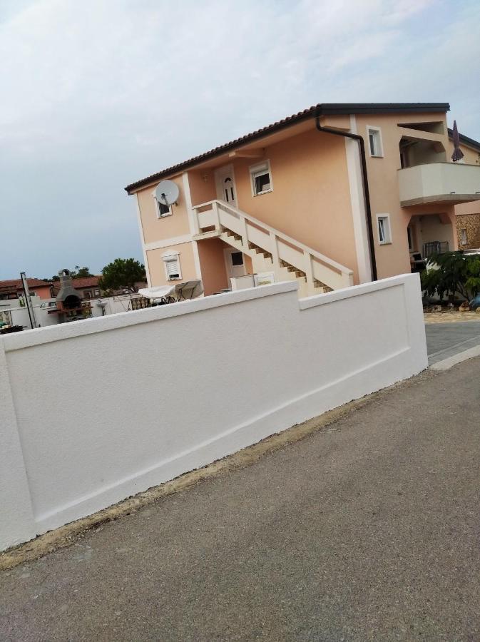 Apartmani Darija Vir Exterior photo
